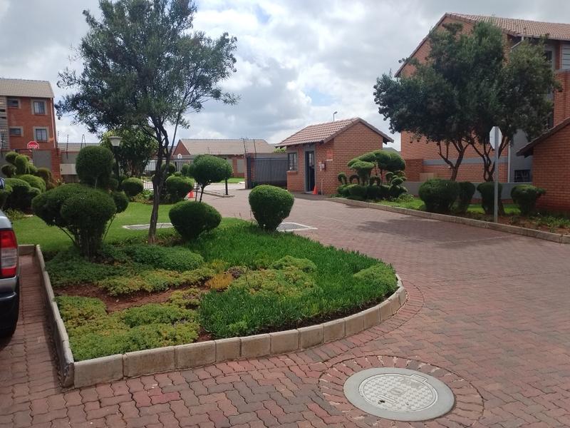 To Let 2 Bedroom Property for Rent in Noordwyk Gauteng