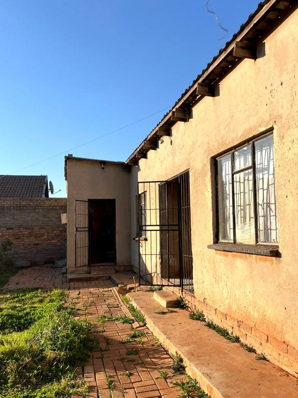 2 Bedroom Property for Sale in Lawley Gauteng