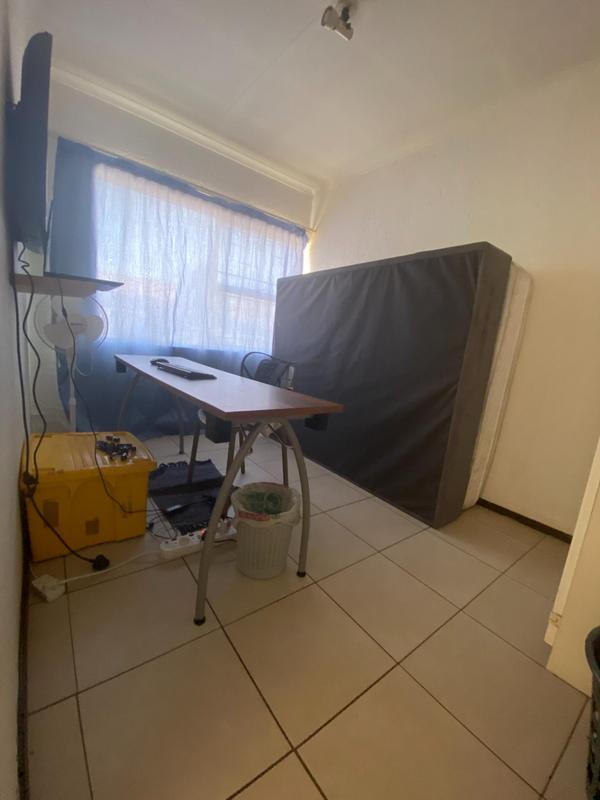 To Let 2 Bedroom Property for Rent in Vorna Valley Gauteng