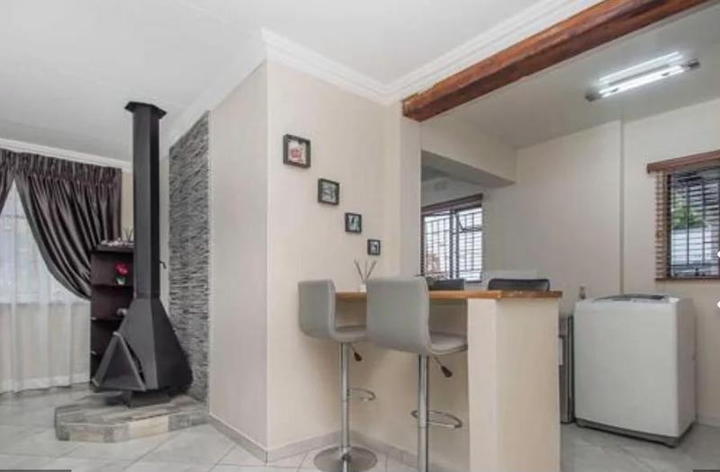 2 Bedroom Property for Sale in Westdene Gauteng
