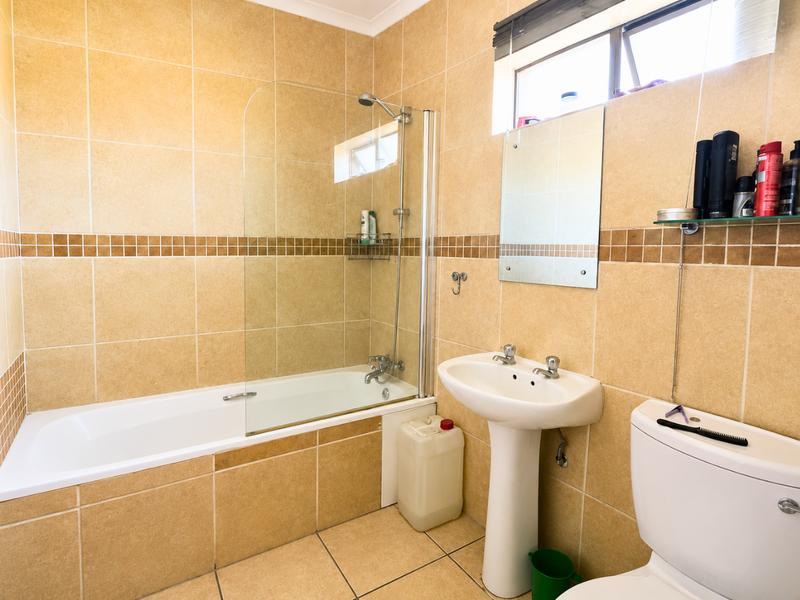 1 Bedroom Property for Sale in Glen Marais Gauteng
