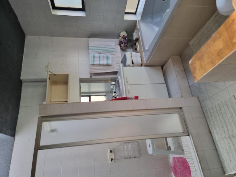1 Bedroom Property for Sale in Bruma Gauteng