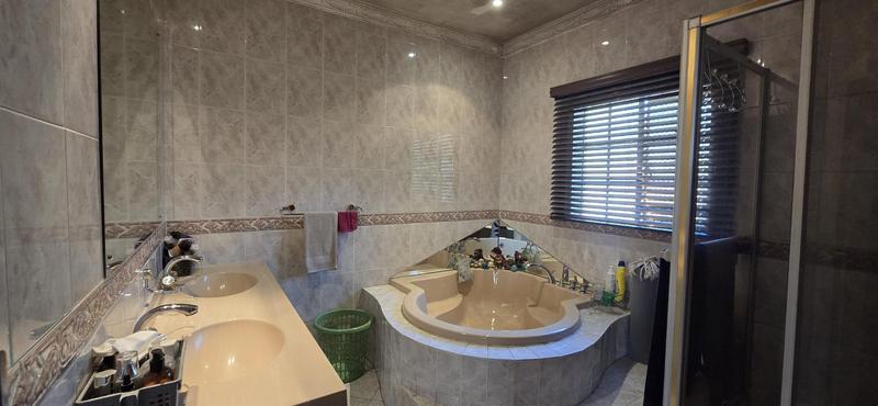 6 Bedroom Property for Sale in Amandasig Gauteng