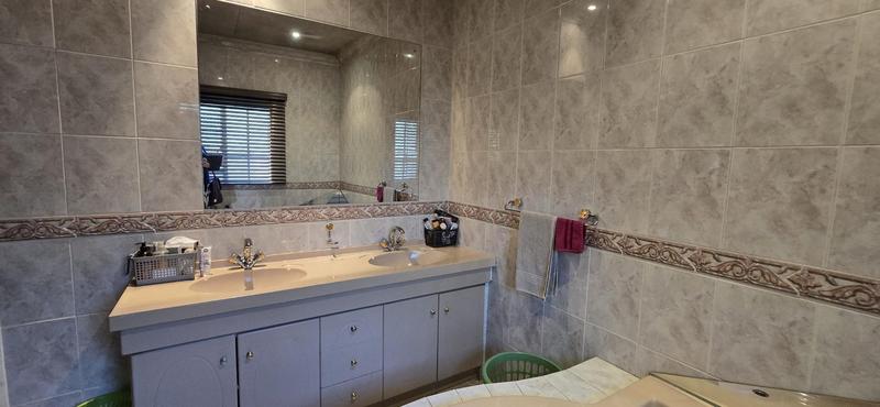 6 Bedroom Property for Sale in Amandasig Gauteng