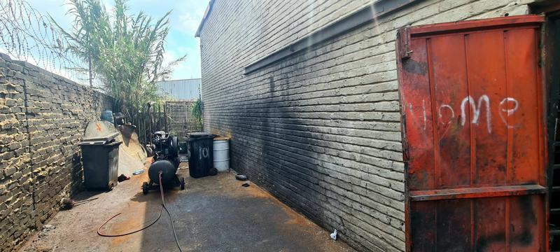 To Let Commercial Property for Rent in Roodepoort Central Gauteng