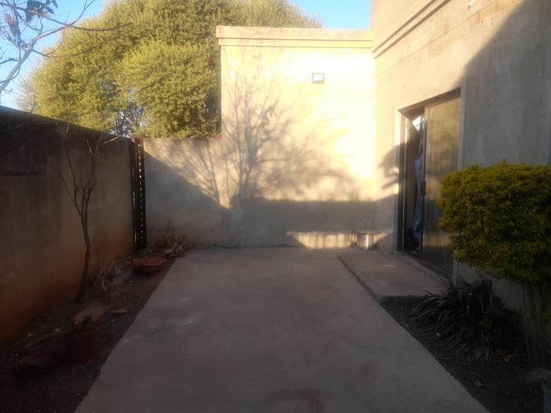 To Let 1 Bedroom Property for Rent in Moroka Gauteng