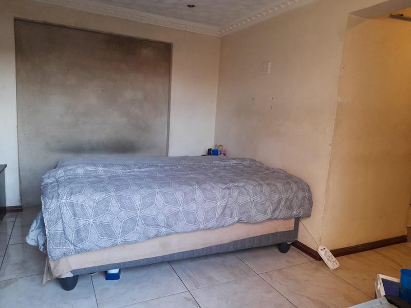 To Let 1 Bedroom Property for Rent in Moroka Gauteng