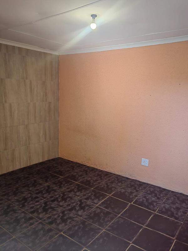 To Let 1 Bedroom Property for Rent in Braamfischerville Gauteng