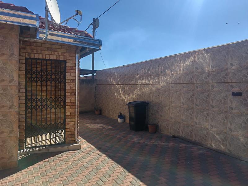 To Let 1 Bedroom Property for Rent in Braamfischerville Gauteng