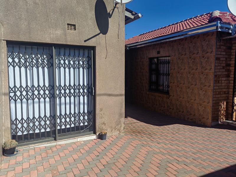 To Let 1 Bedroom Property for Rent in Braamfischerville Gauteng