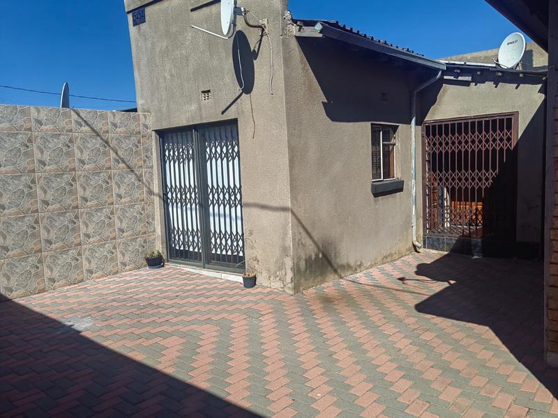 To Let 1 Bedroom Property for Rent in Braamfischerville Gauteng