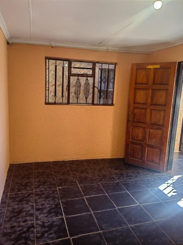 To Let 1 Bedroom Property for Rent in Braamfischerville Gauteng