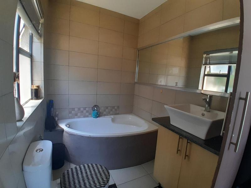 To Let 2 Bedroom Property for Rent in Rooihuiskraal North Gauteng