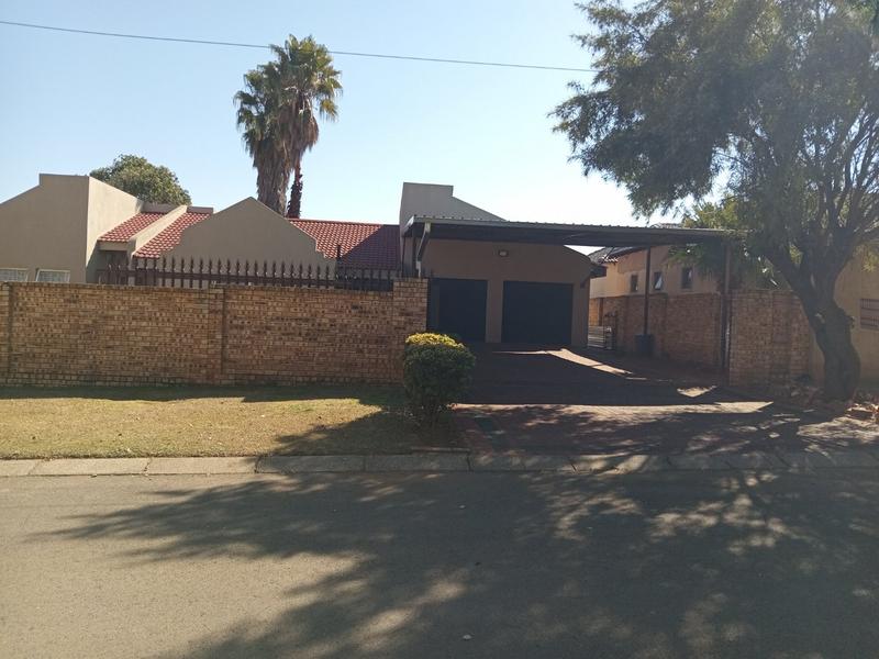 3 Bedroom Property for Sale in Greenhills Gauteng