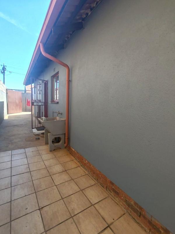 3 Bedroom Property for Sale in Mmesi Park Gauteng