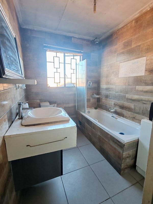 3 Bedroom Property for Sale in Mmesi Park Gauteng