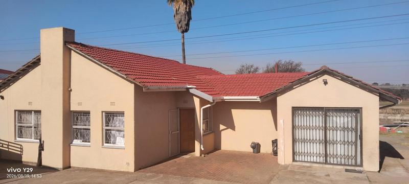 5 Bedroom Property for Sale in Birchleigh Gauteng