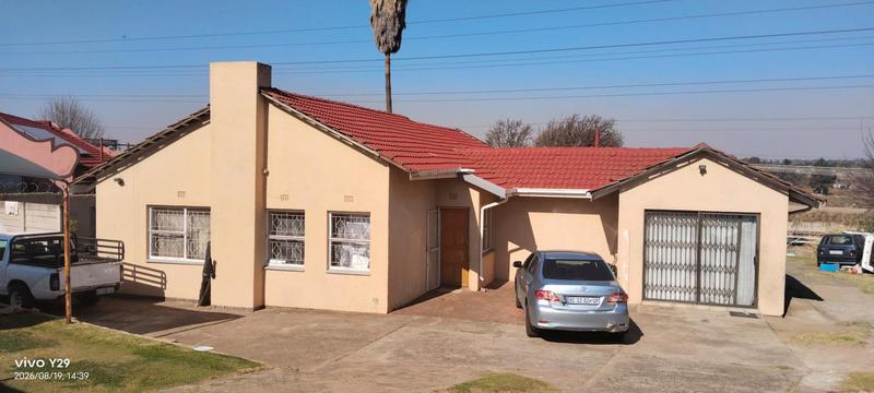 5 Bedroom Property for Sale in Birchleigh Gauteng