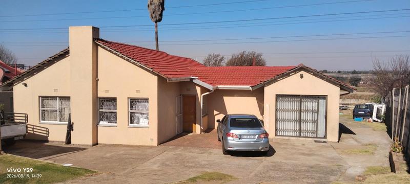 5 Bedroom Property for Sale in Birchleigh Gauteng