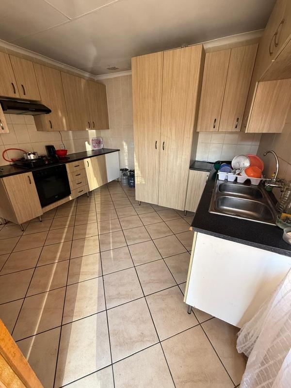 5 Bedroom Property for Sale in Birchleigh Gauteng