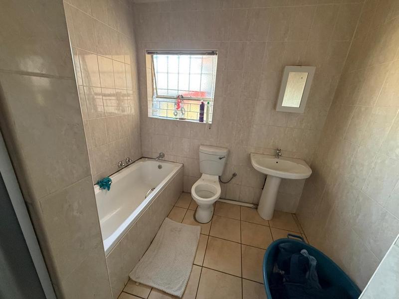5 Bedroom Property for Sale in Birchleigh Gauteng