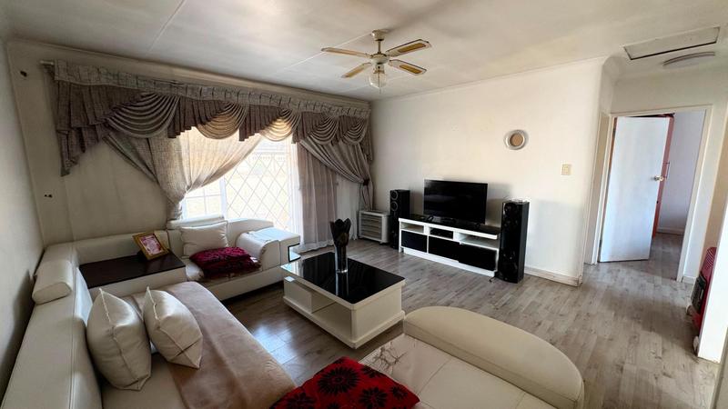 2 Bedroom Property for Sale in Moffat View Gauteng