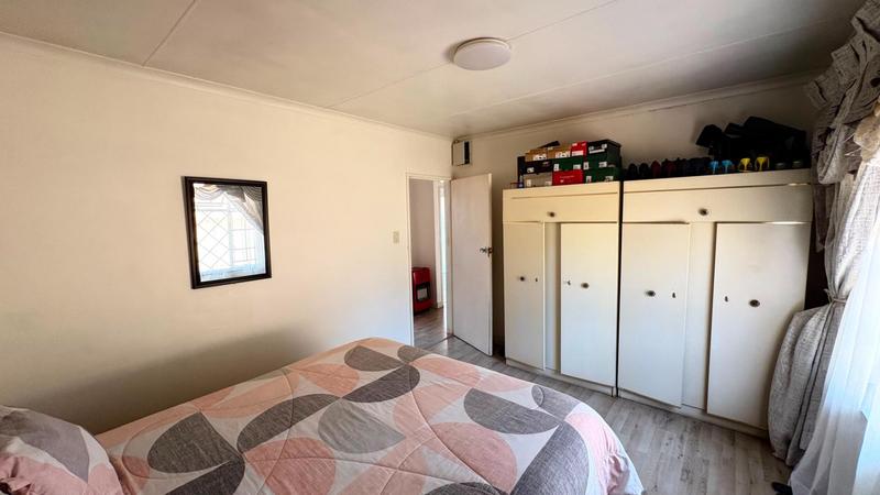 2 Bedroom Property for Sale in Moffat View Gauteng