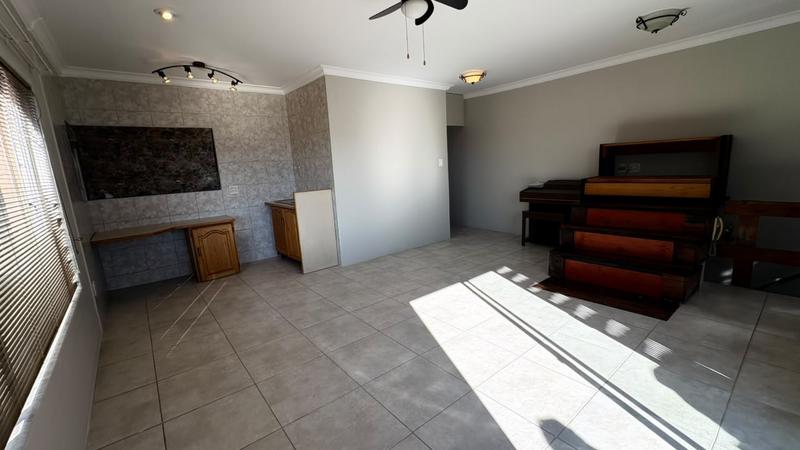 2 Bedroom Property for Sale in Oakdene Gauteng