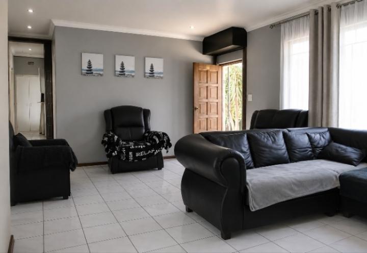 5 Bedroom Property for Sale in Lenasia Gauteng