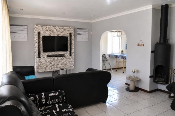 5 Bedroom Property for Sale in Lenasia Gauteng