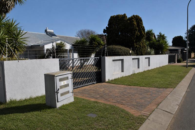 5 Bedroom Property for Sale in Lenasia Gauteng