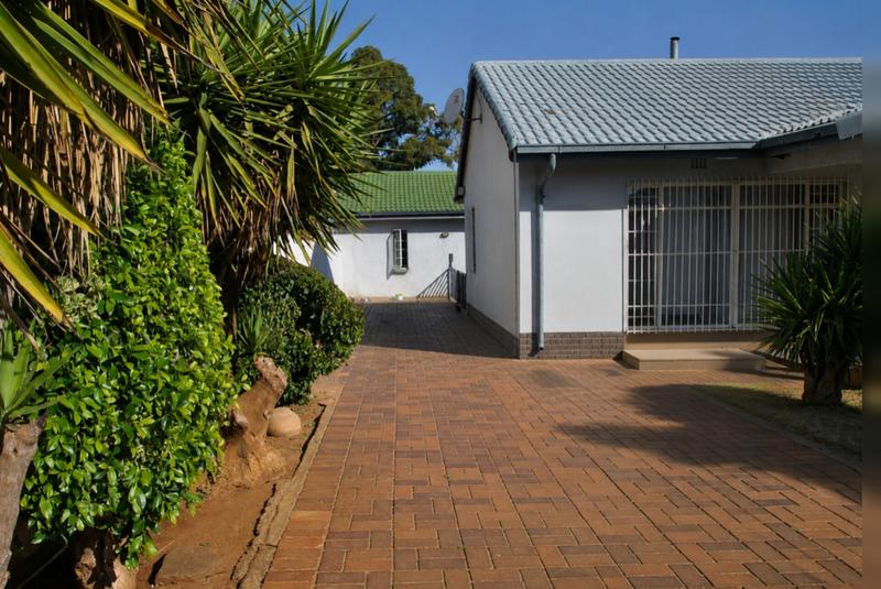 5 Bedroom Property for Sale in Lenasia Gauteng