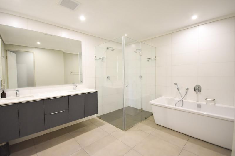 To Let 3 Bedroom Property for Rent in Midstream Estate Gauteng