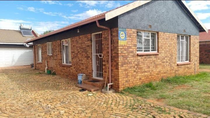 3 Bedroom Property for Sale in Lenasia Gauteng