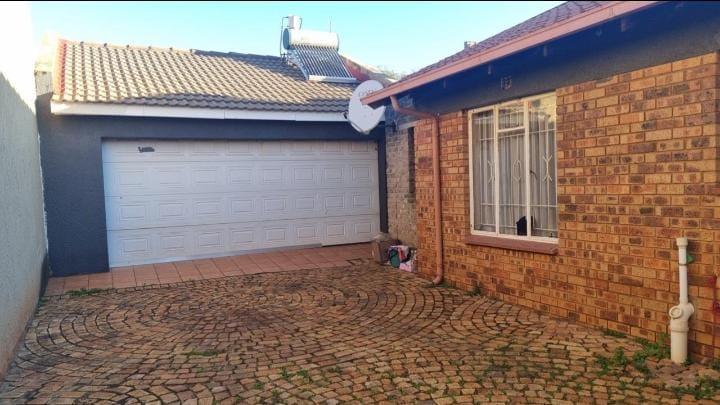 3 Bedroom Property for Sale in Lenasia Gauteng