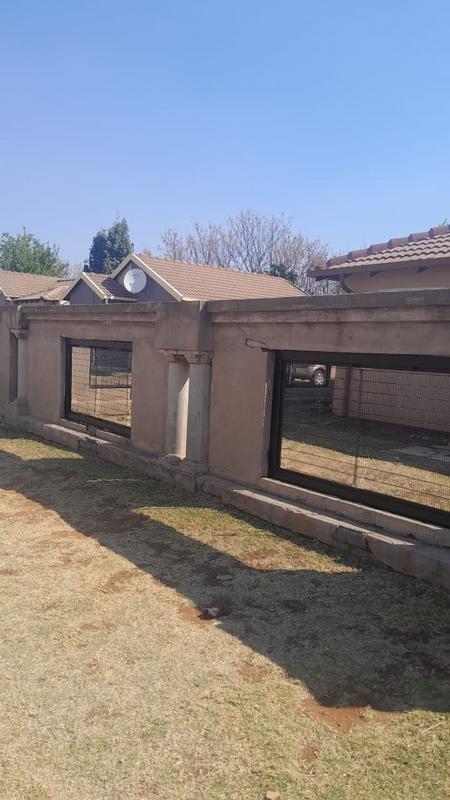 To Let 2 Bedroom Property for Rent in Rosslyn Gauteng