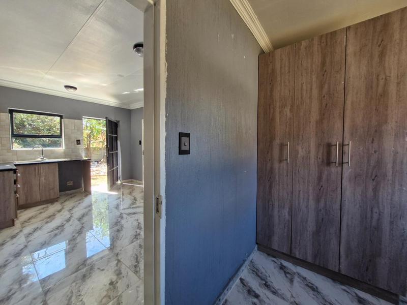 1 Bedroom Property for Sale in Birchleigh North Gauteng