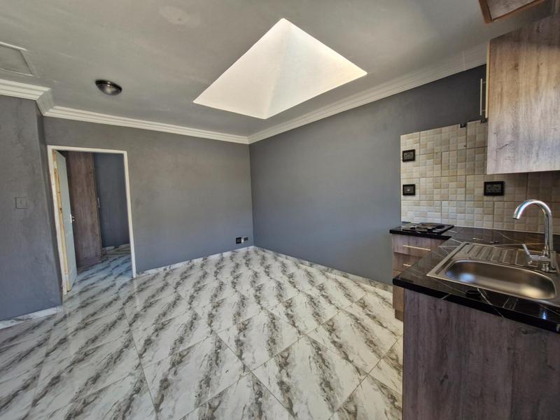 1 Bedroom Property for Sale in Birchleigh North Gauteng