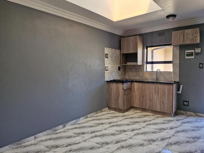 1 Bedroom Property for Sale in Birchleigh North Gauteng