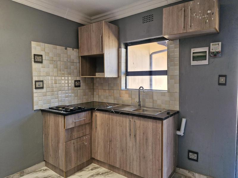 1 Bedroom Property for Sale in Birchleigh North Gauteng