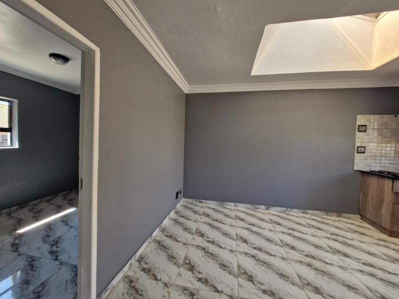 1 Bedroom Property for Sale in Birchleigh North Gauteng
