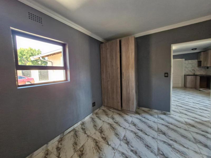 1 Bedroom Property for Sale in Birchleigh North Gauteng