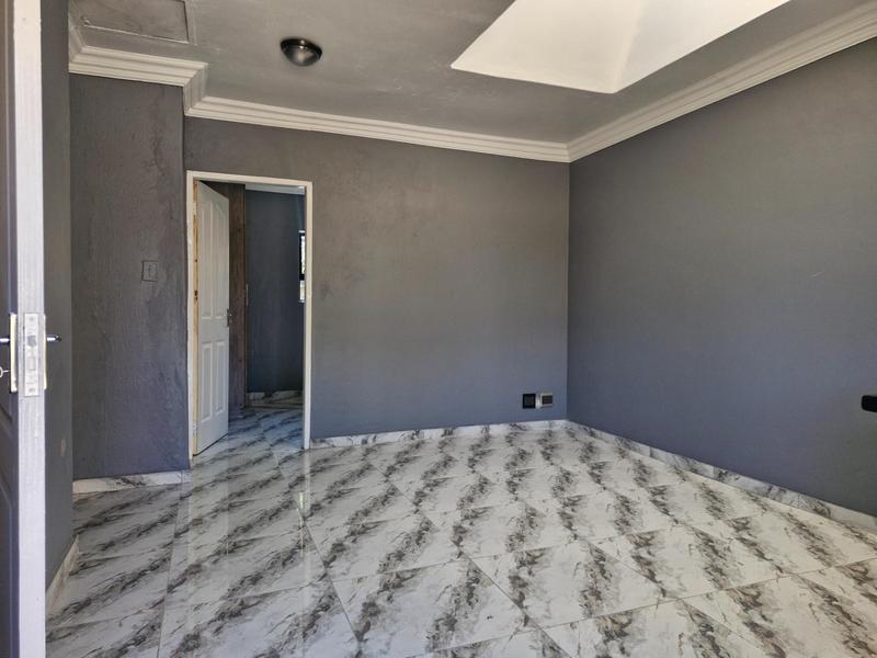 1 Bedroom Property for Sale in Birchleigh North Gauteng