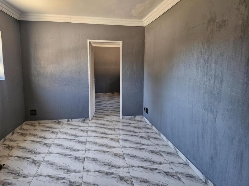 1 Bedroom Property for Sale in Birchleigh North Gauteng