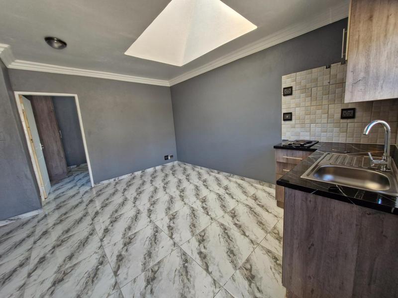 1 Bedroom Property for Sale in Birchleigh North Gauteng