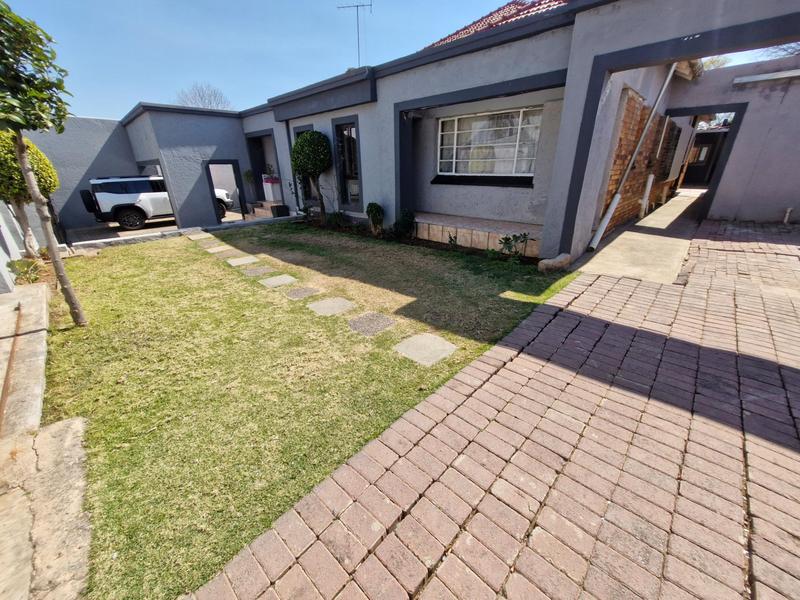 3 Bedroom Property for Sale in Highlands North Gauteng