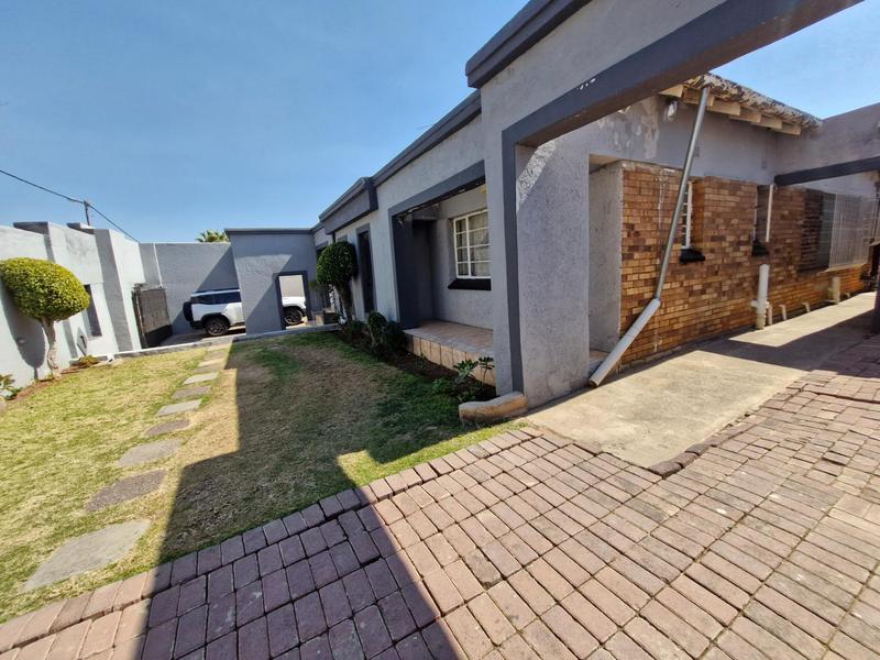 3 Bedroom Property for Sale in Highlands North Gauteng