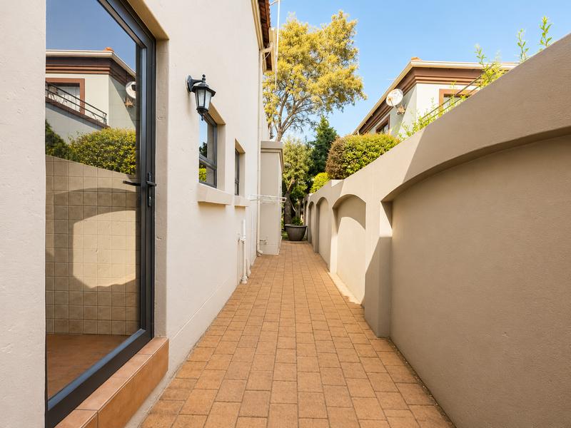 To Let 4 Bedroom Property for Rent in Silver Lakes Golf Estate Gauteng