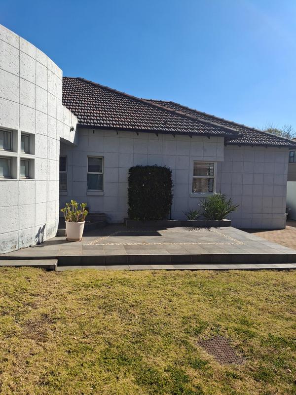 To Let 3 Bedroom Property for Rent in Greenside Gauteng