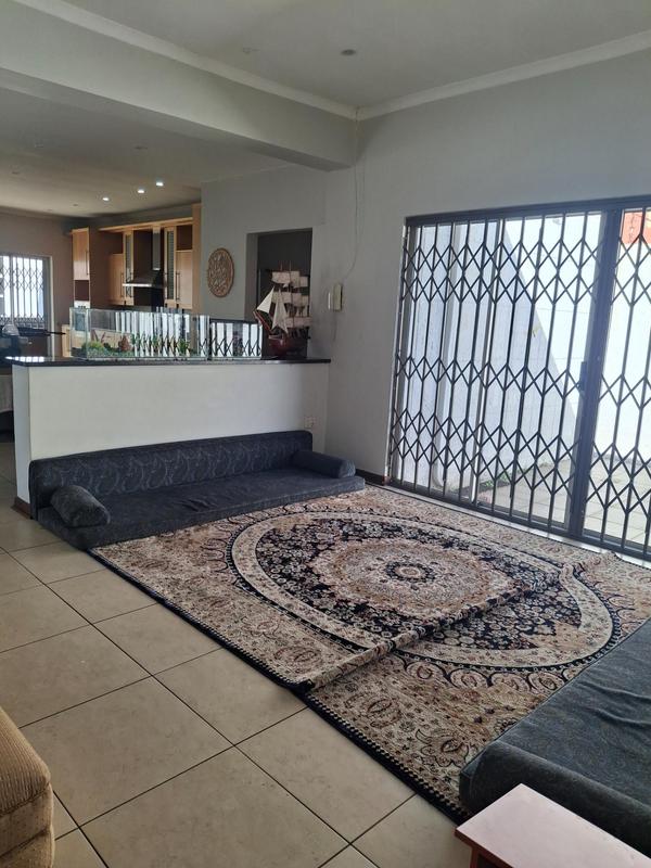 To Let 3 Bedroom Property for Rent in Greenside Gauteng